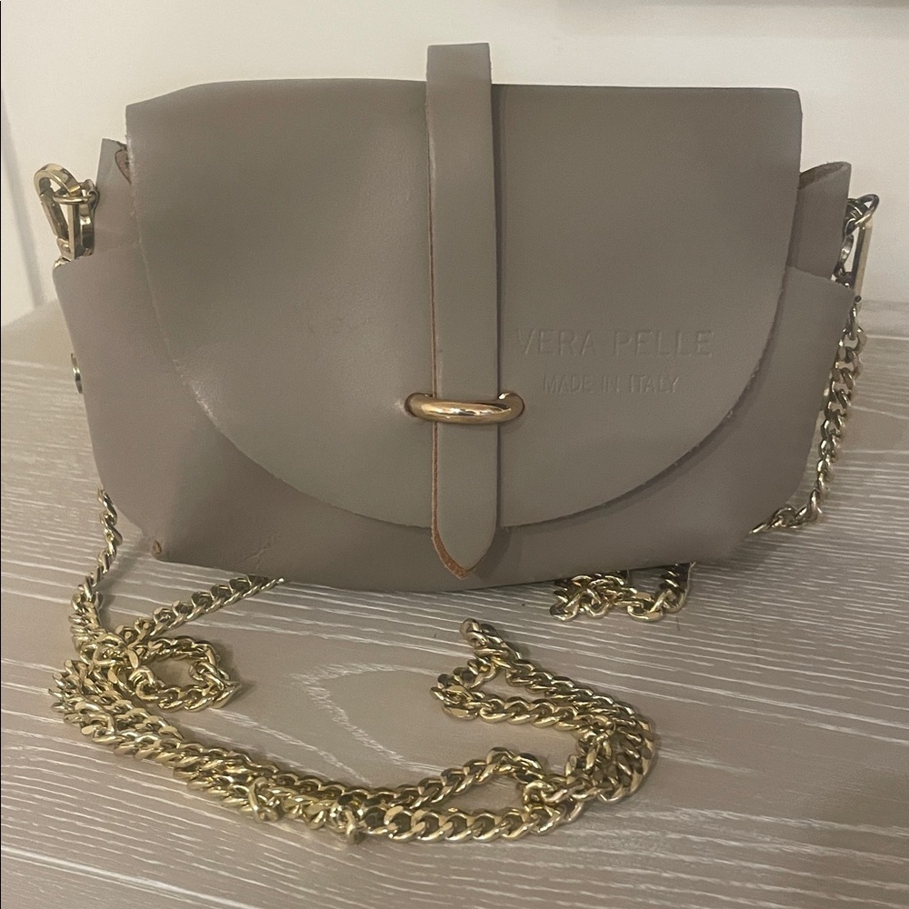 Vera Pelle Gray Leather Crossbody Bag with Gold Chain